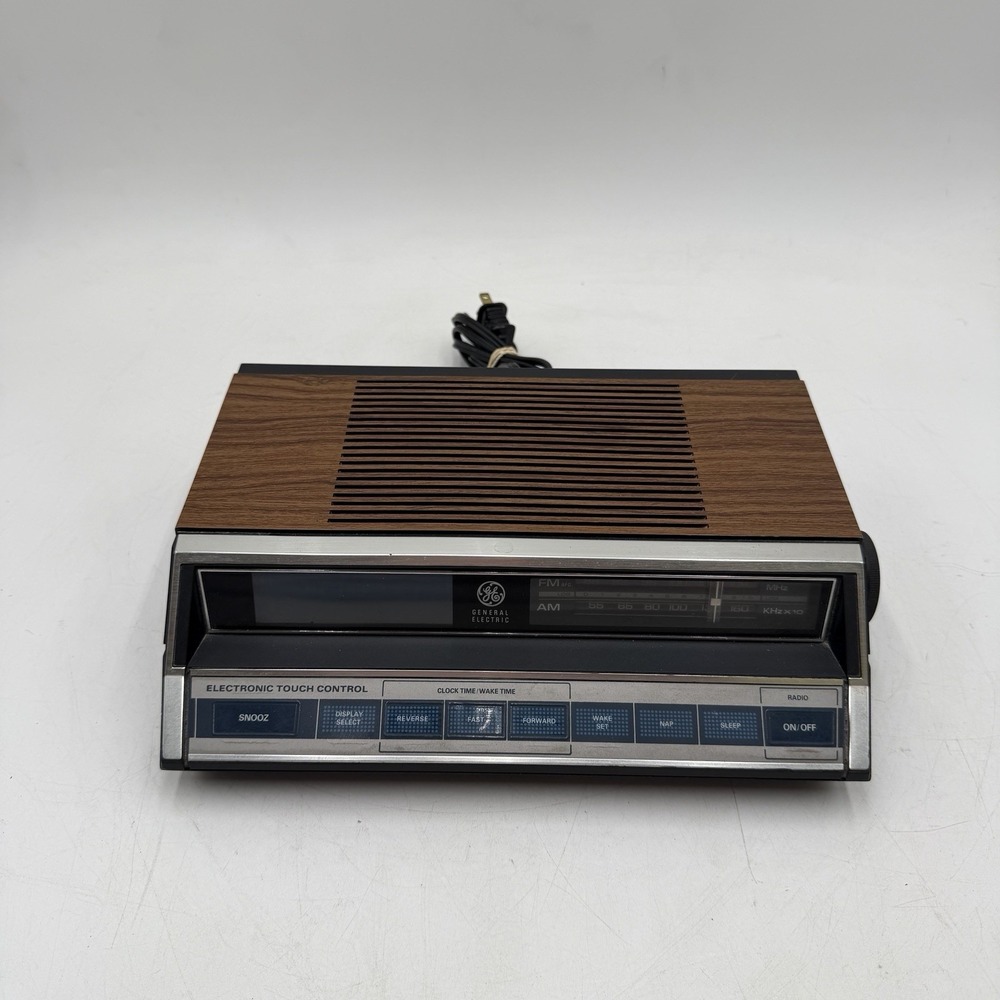 Vintage GE General Electric 7-4662B AM/FM Alarm Clock Radio Wood Grain Works